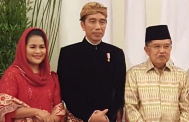 Foto: Puti Guntur saat foto bareng presiden dan wakil presiden RI