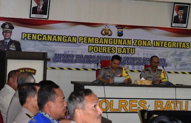 Foto: Suasana Polres Batu saat memberikan pelayanan pada masyarakat