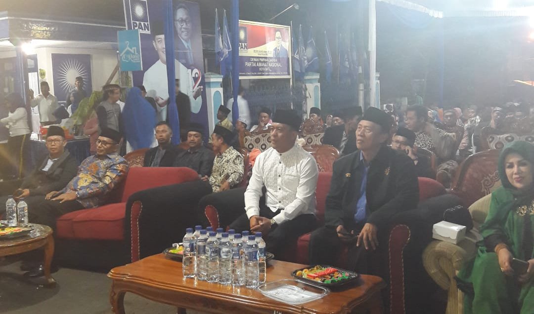 Foto Tengah Baju Putih: H. Rudi Ketua DPD PAN Kota Batu