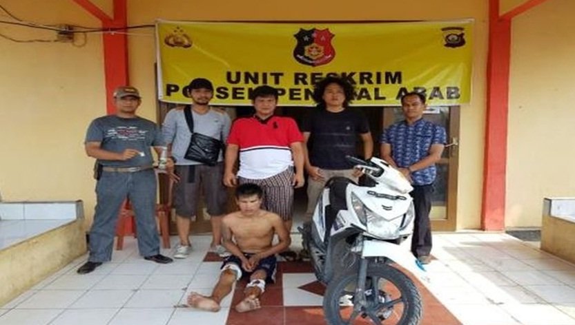 Foto: Pelaku begal motor usai dibedil polisi