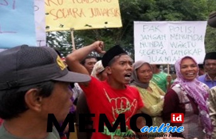 Foto Dokumen saat keluarga korban demo Mapolres Sumenep 