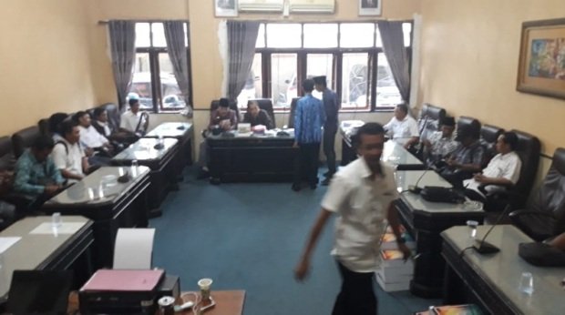 Foto: Honorer K2 Sumenep saat di komisi IV DPRD