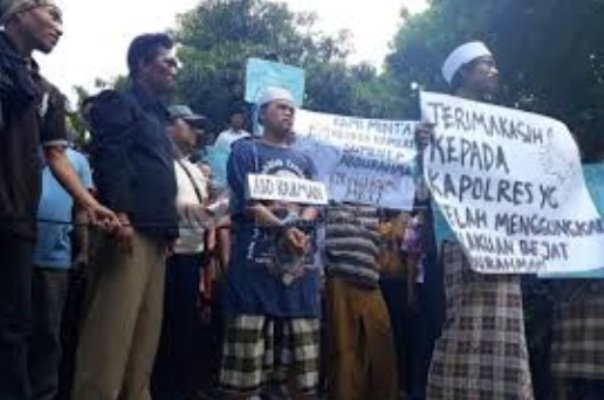 Foto: Demo pembunuhan bayi pragaan