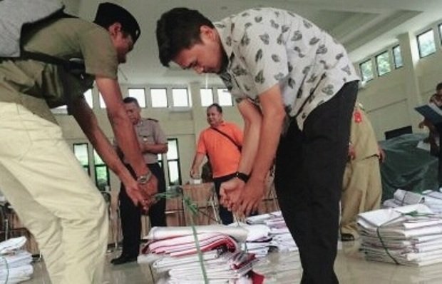 Foto: Para Peserta Pemilu Saat Menerima APK Di KPU Kabupaten Bekasi