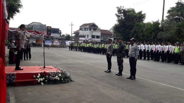 Foto:Kapolres Batu, AKBP Budi Hermanto, SIK, M.Si saat memimpin Gelar Apel Operasi Lilin Semeru