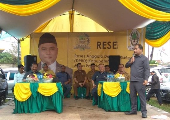Foto: Marico, Anggota DPRD Kabupaten Bekasi saat menggelar Reses di Desa Mangunjaya