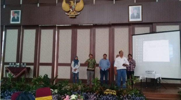 Foto: lima dewan juri lomba desain taman pendestrian saat seleksi tanya jawab