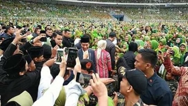 Foto: Presiden Joko Widodo menghadiri peringatan Harlah ke-73 Muslimat NU, di Stadion GBK, Jakarta, Minggu (27/1/2019)