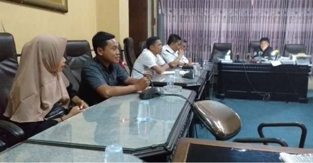 Foto: Pertemuan Pansel Direksi PT Sumekar dengan FKMS di ruang Komisi II DPRD Sumenep
