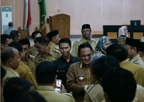 Foto: Plt. Bupati Bekasi saat Pimpin Rakor Kades se Kabupaten