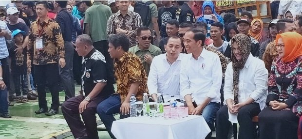 Foto: Presiden RI, Joko Widodo di acara gebyar makan baso bersama puluhan ribu warga yang digelar oleh PAPMISO 