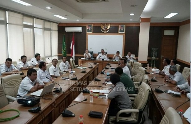 Foto: Rapat tindak lanjut penutupan TPA Desa Burangkeng