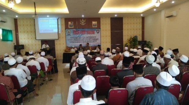 Foto: Dewan Masjid Indonesia (DMI) Cabang Sampang bersama  Satbinmas Polres Sampang menggelar Forum Group Diskusi