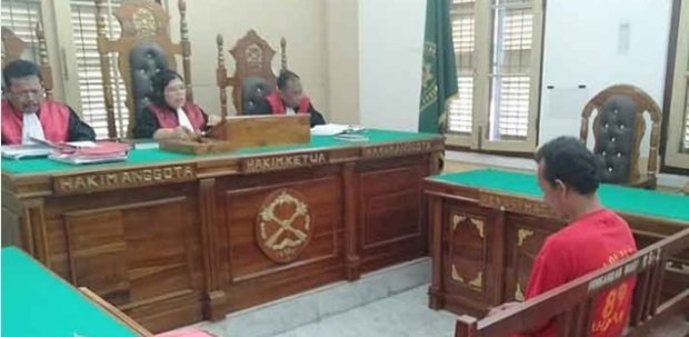 sopir angkutan barang di pengadilan