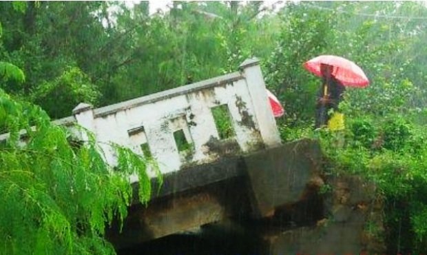 Foto: jembatan ambruk di Desa Montorna, Kecamatan Pasongsongan, Sumenep 2018 lalu