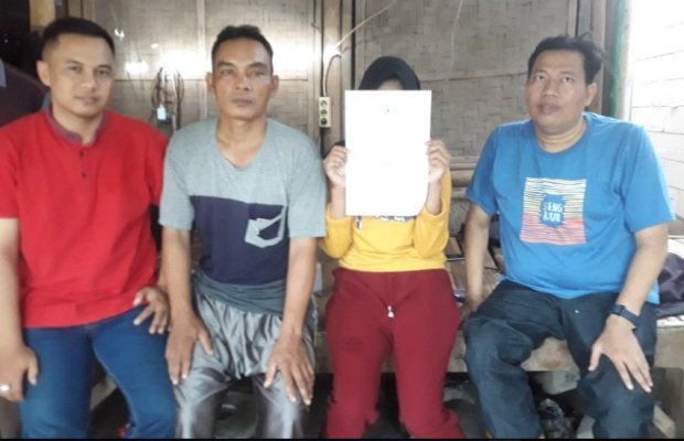 Foto: Korban perkosaan teman sekampungnya usai laporan polisi