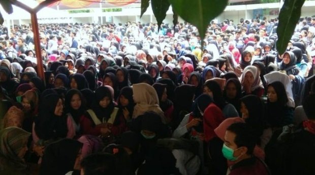 Gambar Ilustrasi ribuan pencari kerja memadati Job Fair Bekasi di Cikarang Selatan, Rabu (5/12/2018).