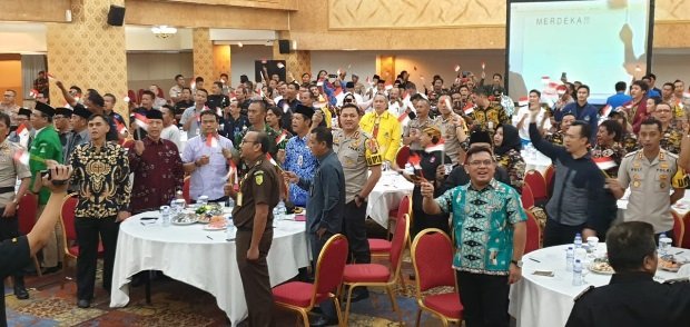 Foto: peserta pemilu dan berbagai elemen masyarakat menggelar Deklarasi Damai 