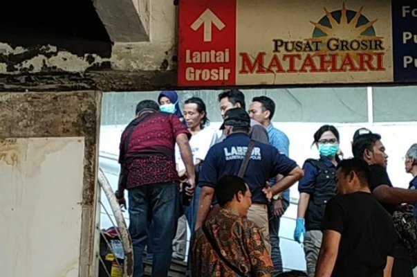 Foto: petugas gabungan saat olah TKP