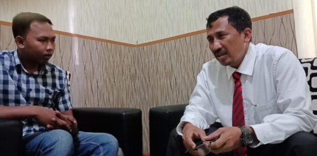 Foto kanan: Mohamad Ramli, Kepala DPMD Sumenep.