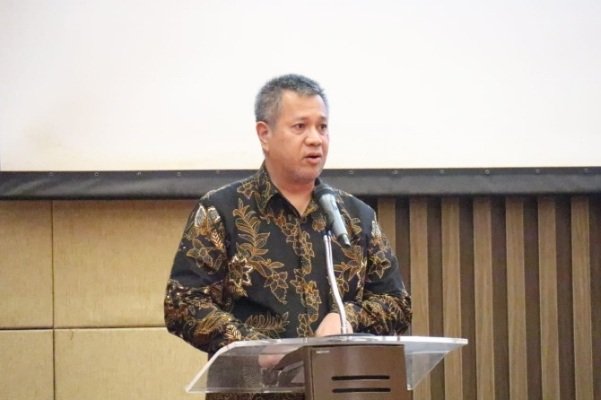 Foto:Heru Cahyono, Kepala OJK Regional 4 Jatim saat memberikan pemaparan