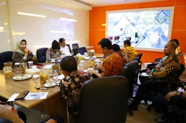 Foto: Walikota Batu saat memberikan pemaparan dalam rapat evaluasi Opersasi Ketupat Semeru 2019.