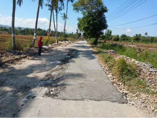 Foto: pekerjaan jalan di Desa Ketawan laok ganding