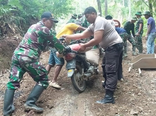 Foto: TNI/Polri bersinergi tuntaskan TMMD ke 105