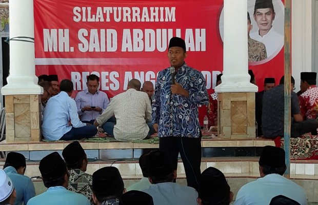 Foto: Achmad Fauzi, Ketua PDIP dan Wakil Bupati Sumenep  saat memberikan sambutan diacara reses anggota DPR RI