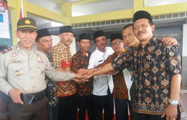 Foto: pelaksanaan penyampaian visi misi cakades Sebanen, Kecamatan Kalisat, Jember