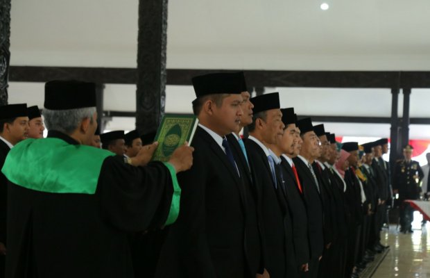 Foto: pelantikan 50 anggota DPRD Lumajang