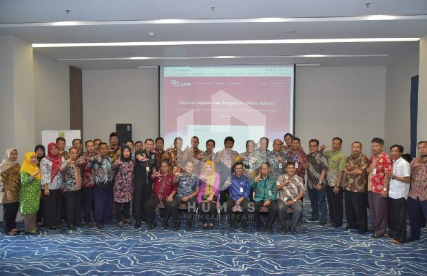 Foto : Sosialisasi penerapan Sistem Pengelolaan Pengaduan Pelayanan Publik Nasional - Layanan Aspirasi dan Pengaduan Online Rakyat (SP4N-LAPOR)
