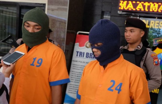 foto: Kedua tersangka 'SM' dan 'SD' saat diamankan petugas