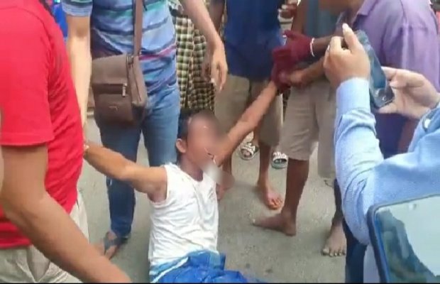 Foto: Pelaku Saat Diamankan Polisi Bersama Warga
