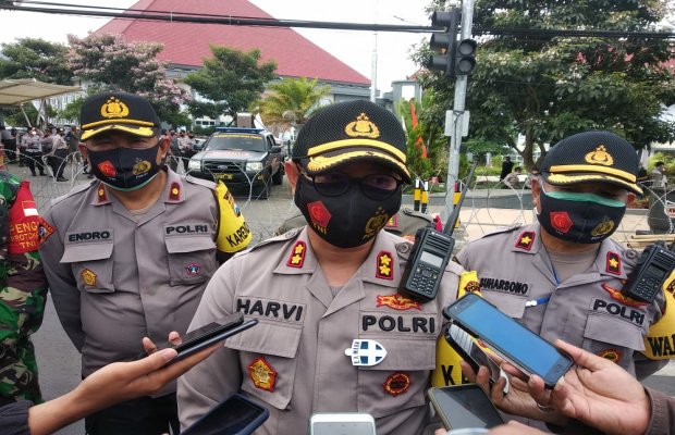 Foto: Kapolres Batu AKBP Harviadi Agung Pratama, SIK, MIK saat diwawancarai awak media 