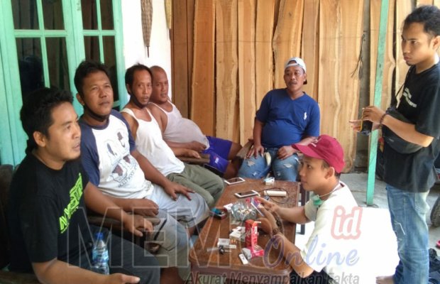 Foto : Sopir pengankut beras di Bulog Sampang