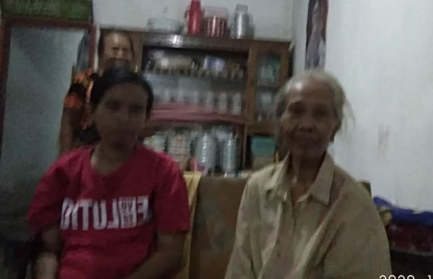 Foto: Siti Fatimah Didampingi orang tuanya