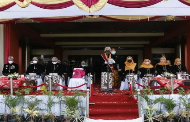 Bupati sumenep saat memberikan sambutan di hari jadi ke 751
