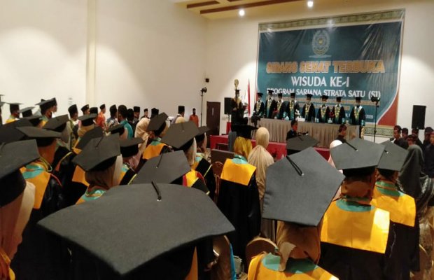 foto: Wisuda perdana STISA Pamekasan dilakukan dengan menerapkan Prokes