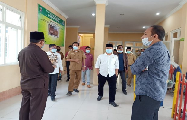 Foto : sidak komisi D di SMPN 1 Tragah