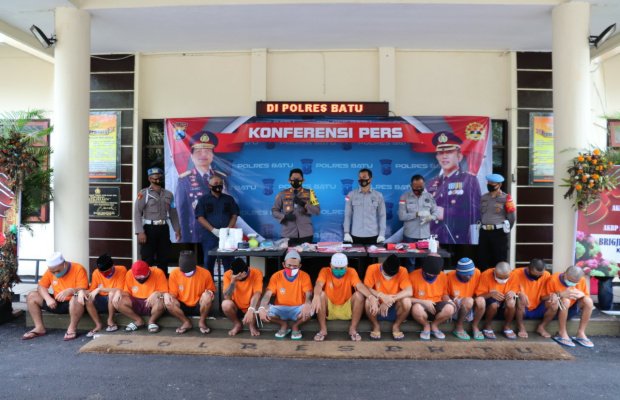 Foto: Kapolres Batu didampingi Kasatnarkoba beserta jajaran 