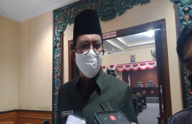 Foto: Ketua DPRD Sumenep Abdul Hamid Ali Munir saat diwawancara usai sidang paripurna