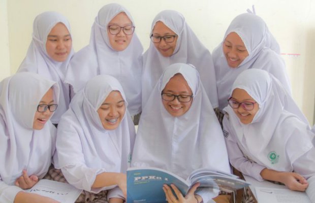 Foto: Anak sekolah Madrasah saat belajar