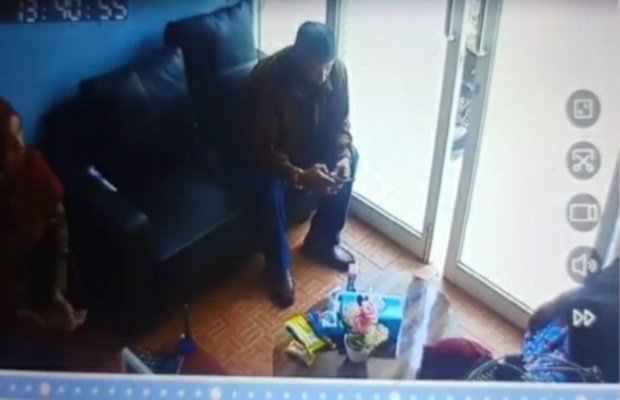 Foto: Terduga pelaku yang menipu Yayasan,terekam CCTV