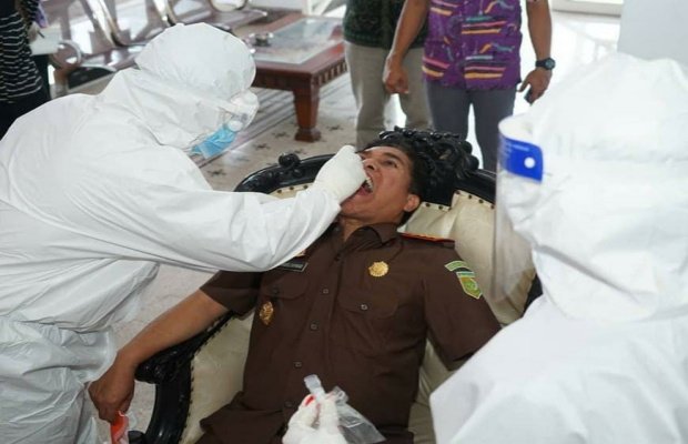 Foto : Swab tes