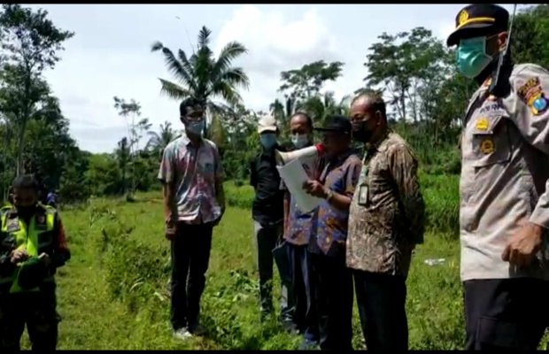 Foto: Eksekusi lahan oleh Panitera Pengadilan Negeri (PN) Jember.