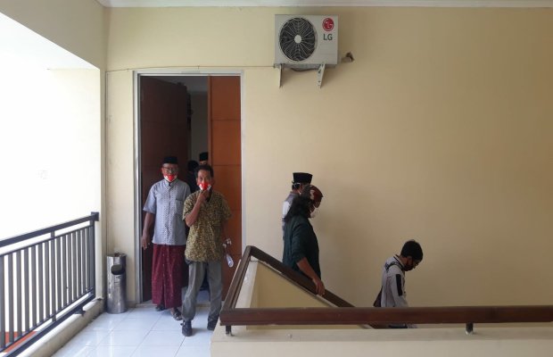 Foto: sejumlah warga Desa Errabu usai laporan ke inspektorat