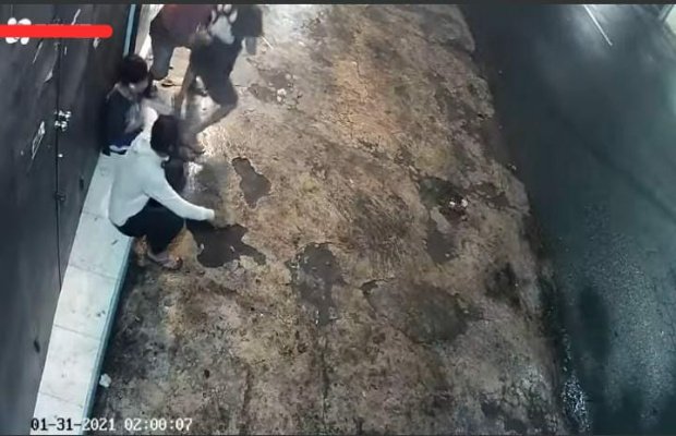 Foto : rekaman CCTV perampasan Hp
