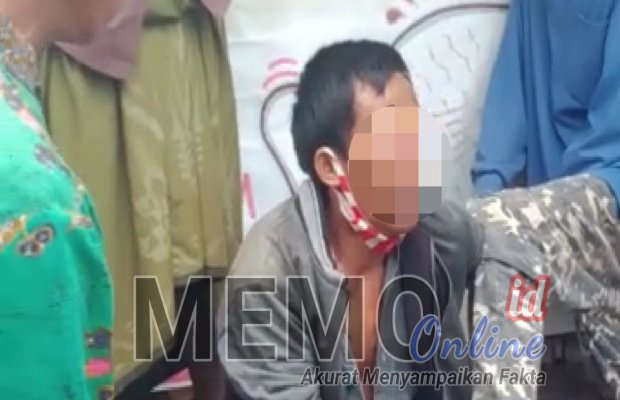  Foto : Terduga pencuri rokok dan korek diamankan warga Desa Torjun