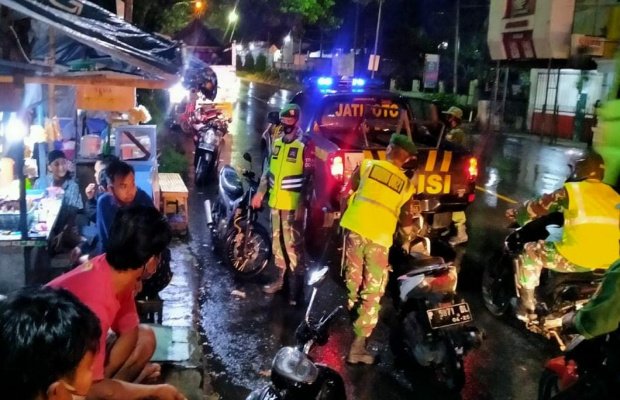 Foto: Patroli gabungan TNI - Porli di Jatiroto Lumajang